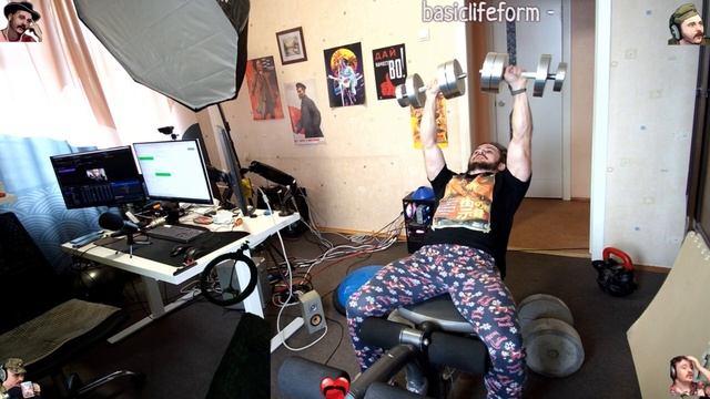 Рутина Жим гантелей на наклонной скамье 28 кг смотреть онлайн