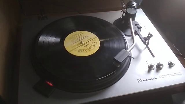 Проигрыватель винила Радиотехника ЭП 101 смотреть онлайн