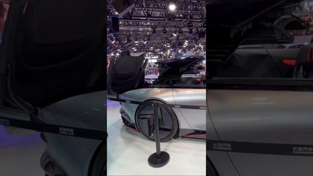 Check out the convertible roof of the Changan VIIA concept car open. www.instagram.com/phiaro.inc/