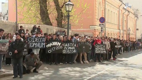 В Москве и Санкт-Петербурге почтили память погибших в Одесском доме профсоюзов