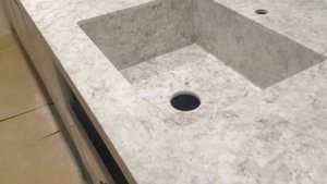 Каменная столешница с мраморной поверхностью. Изготовлена АПАРХ г. Тула