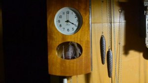 Часы Маяк с боем,с гирями и цепочками.