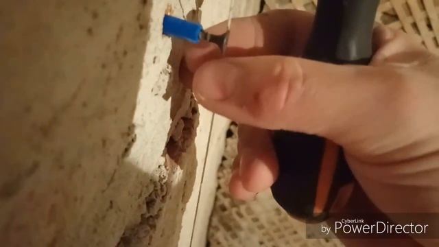 Установка маяков из гипсовой штукатурки.