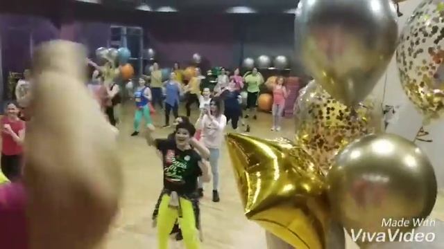 День рождения Казанского тренера по зумбе Ирины Гутник. Фитнес клуб Акимбо. смотреть онлайн