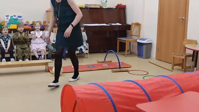Физкультурный досуг в младшей группе. Праздник 23 февраля. смотреть онлайн