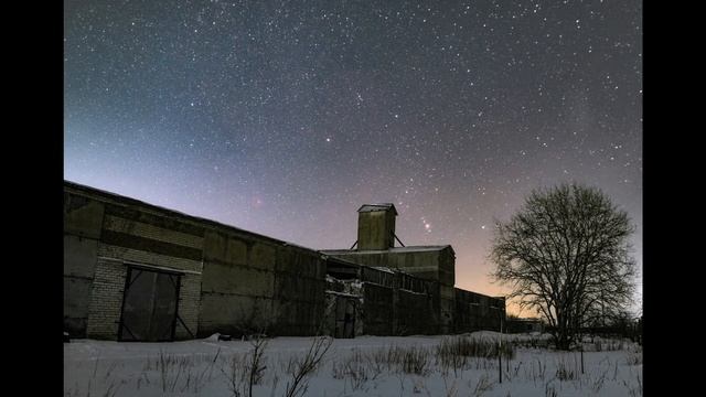 Восход созвездия Орион над фермой в д. Митковицы Печорского района смотреть онлайн