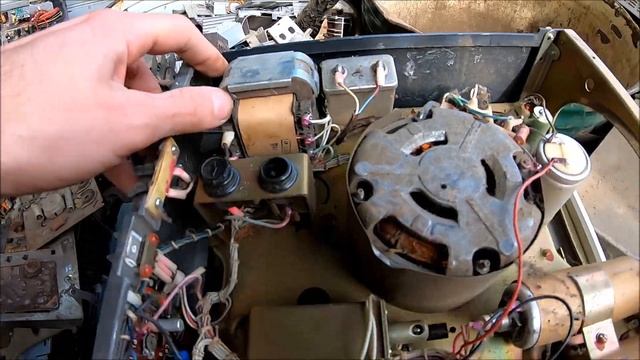 Разбор магнитофона ЭЛЬФА 201-3 стерео! Ценные радиодетали в советской электронике! смотреть онлайн