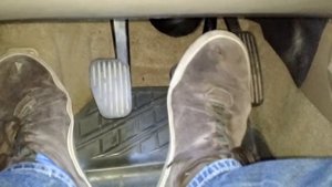 Шипит педаль тормоза Volvo