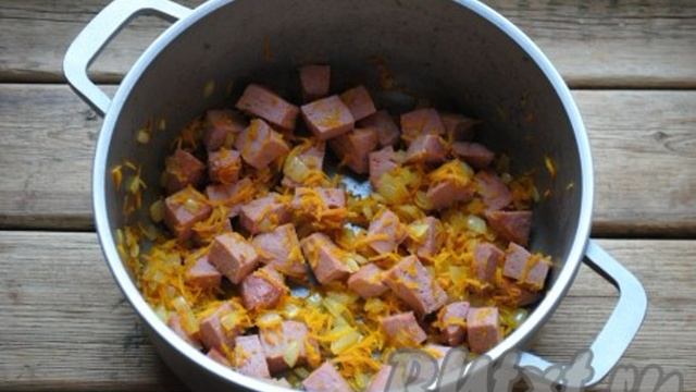 Картошка, тушеная с колбасой