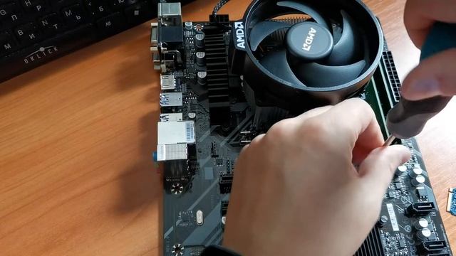 Как установить SSD M.2 в материнскую плату смотреть онлайн