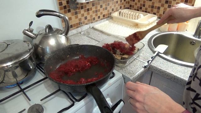 ХЕК СО СВЕКЛОЙ/ ОСЕННЯЯ ХАНДРА ИЛИ ДЕНЬ СУРКА/ ЩИ из АРМЕЙСКОЙ ТУШЁНКЕ. смотреть онлайн