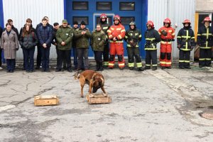 В честь международного дня пожарных специалисты 12-ой мурманской части принимали гостей — школьников