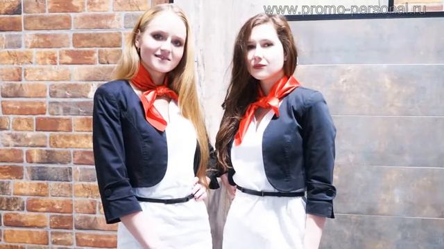 Девушки на выставке "Батимат": промо модели рекламируют виртуальные очки смотреть онлайн