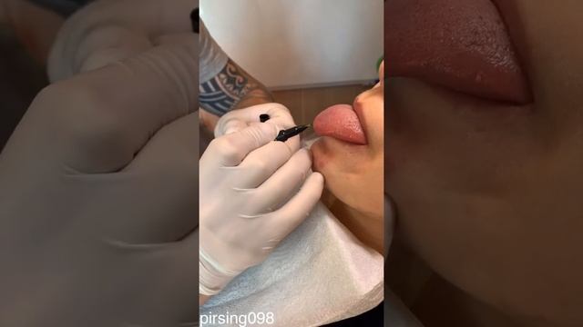Прокол кончика Языка Tongue Tip Puncture смотреть онлайн