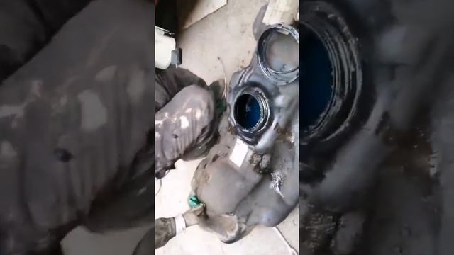 Снятие и установка топливного бака Mercedes Sprinter 906 смотреть онлайн