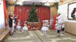 Игра с погремушками в яслях на новогоднем утреннике 2018 Чудный телефончик. Муз.  рук.  Максюта Г.