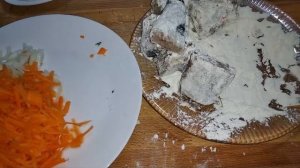 Очень простой в приготовлении хек, тушеный с морковью и луком
