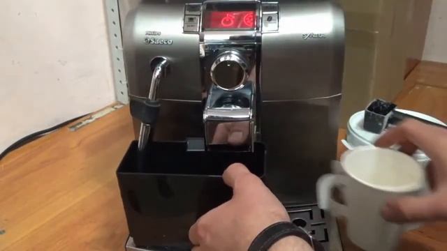 Чистка от накипи кофемашины Philips Saeco Syntia HD8838