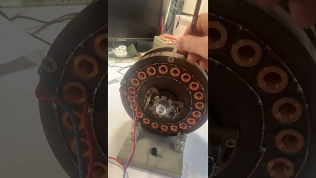 "Тестируем" двигатель на постоянных магнитах (заключение) смотреть онлайн