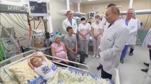 «Самый главный президент поцеловал!» Путин пообщался с пациентами детской больницы