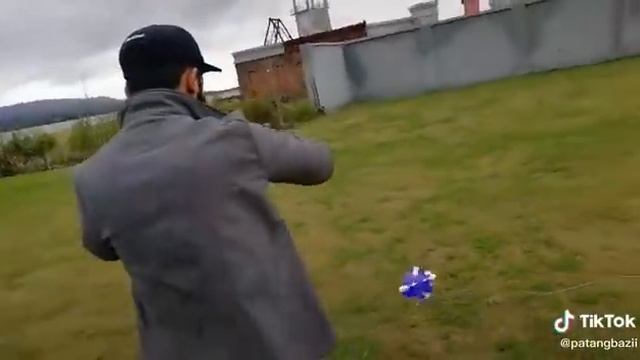 Mini ||KITE flying||? смотреть онлайн