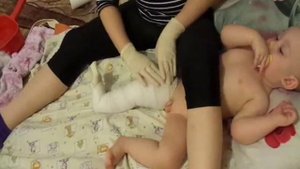 как наложить гипс малышу самостоятельно в домашних условиях/смотреть до конца