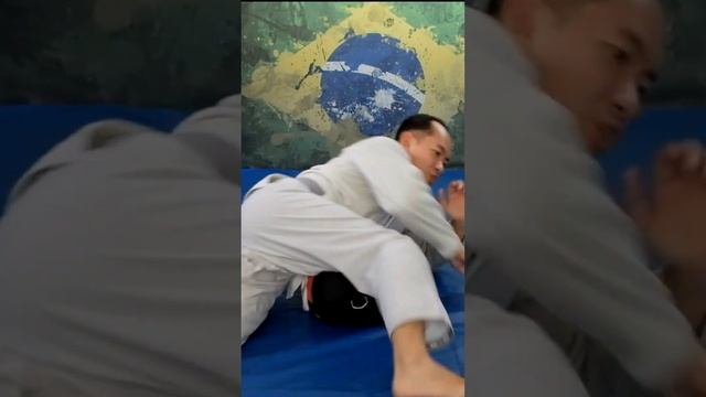 LATIHAN BRAZILIAN JIU JITSU DI RUMAH DENGAN SANSAK. SHAKA BJJ ACADEMY SURABAYA.