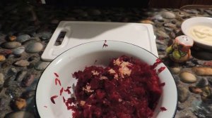 Салат из свеклы с чесноком