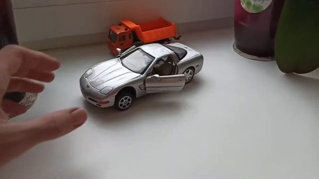 Chevrolet Corvette C5'1997-2004 coupe. Модель1-24 (68010-68011)Б-У смотреть онлайн