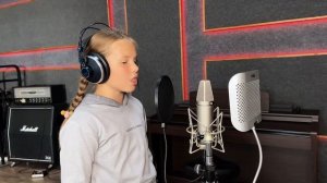 Подарок папе на день рождения. Дети поют папе