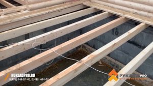 Одноэтажный дом из оцилиндрованного бревна 260 мм. Измеряем влажность ОЦБ.  Жуткая грязь в январе.