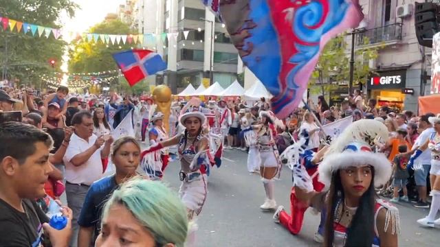 Карнавал Портеньо в Буэнос-Айресе, Авенида-де-Майо смотреть онлайн