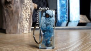 Брелок из эпоксидной смолы - рисунок смолой с двух сторон