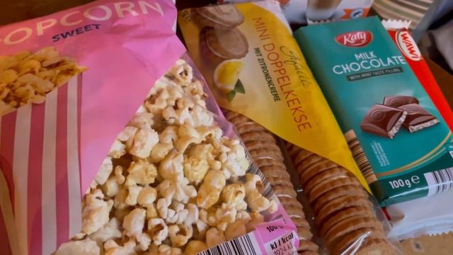 Закупка харчів на тиждень в Чехії смотреть онлайн