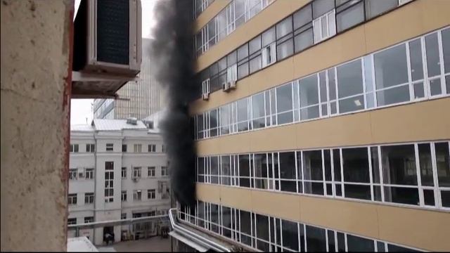 Пожар на Большой Татарской улице в Москве смотреть онлайн