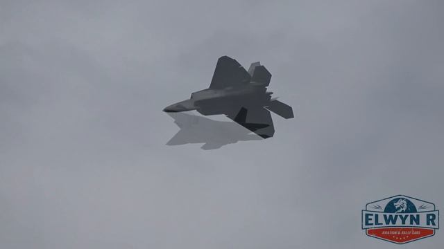 Awesome F-22 Raptor Tail slide in Full control in this stunning display 4K смотреть онлайн