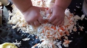 КВАШЕНАЯ КАПУСТА С ЯБЛОКАМИ. СТАРИННЫЙ РЕЦЕПТ. МАМА ГОТОВИТ!