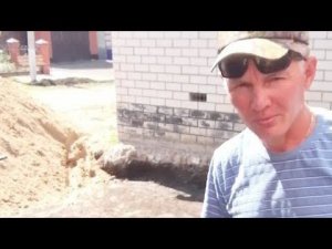 Закончил с основанием для Брусчатки на улице.  Начинаем класть песок.