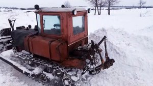 Чистим снег на ДТ 75