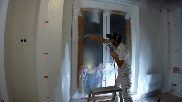 Окраска оконных откосов безвоздушным распылителем (Graco GX21)