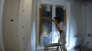 Окраска оконных откосов безвоздушным распылителем (Graco GX21)