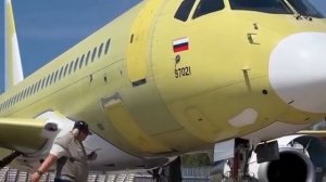 Опытный образец российского самолета SJ-100 с двигателями ПД-8