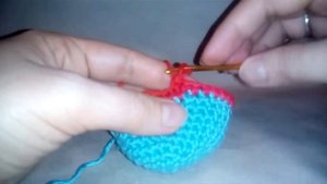 Как сменить пряжу на другой цвет в вязания крючком