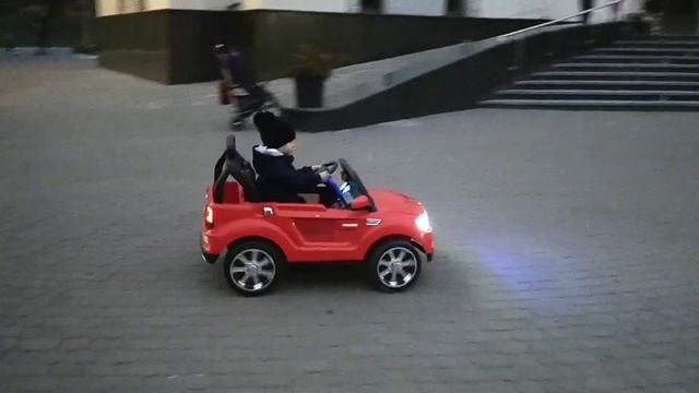 Детский электромобиль. Сюрприз тест драйв джип на аккумуляторе для детей. Машинка на пульте смотреть онлайн