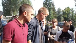 Самара друзья Лизы Васиной и Алены Косаревой перед зданием суда