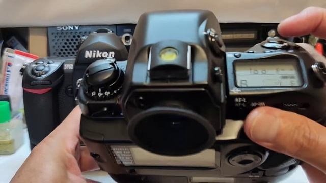 #Nikon F6 vs Nikon F5 film camera смотреть онлайн