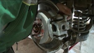 Замена задних тормозных колодок на Zotye T600