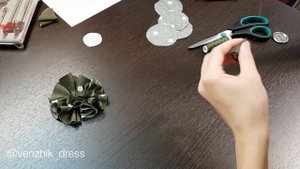 Как сделать брошь-цветок из ткани DIY