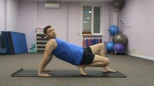 Растягиваем переднюю поверхность бедра.