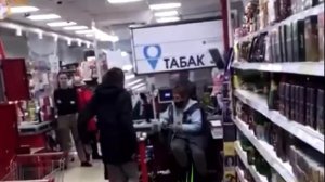 В Мурманске 16-ти летний подросток устроил погром в магазине "Магнит".